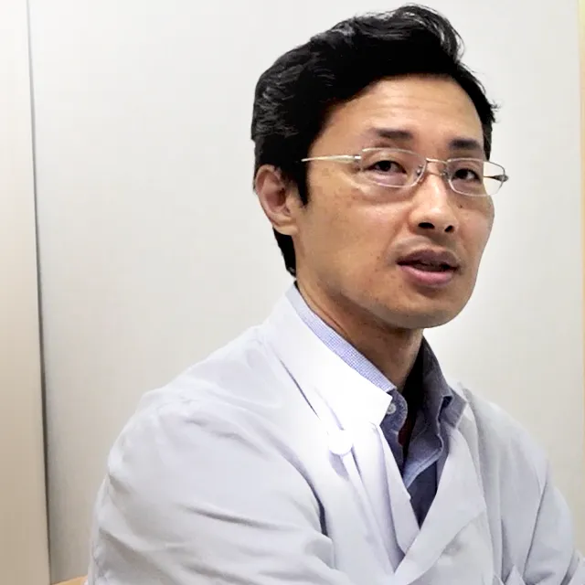 【Expert Files】(左側)乳頭乳輪温存皮下乳腺全摘術+センチネルリンパ節生検 、(右側)対側リスク低減乳房切除術 、(両側)エキスパンダー挿入術