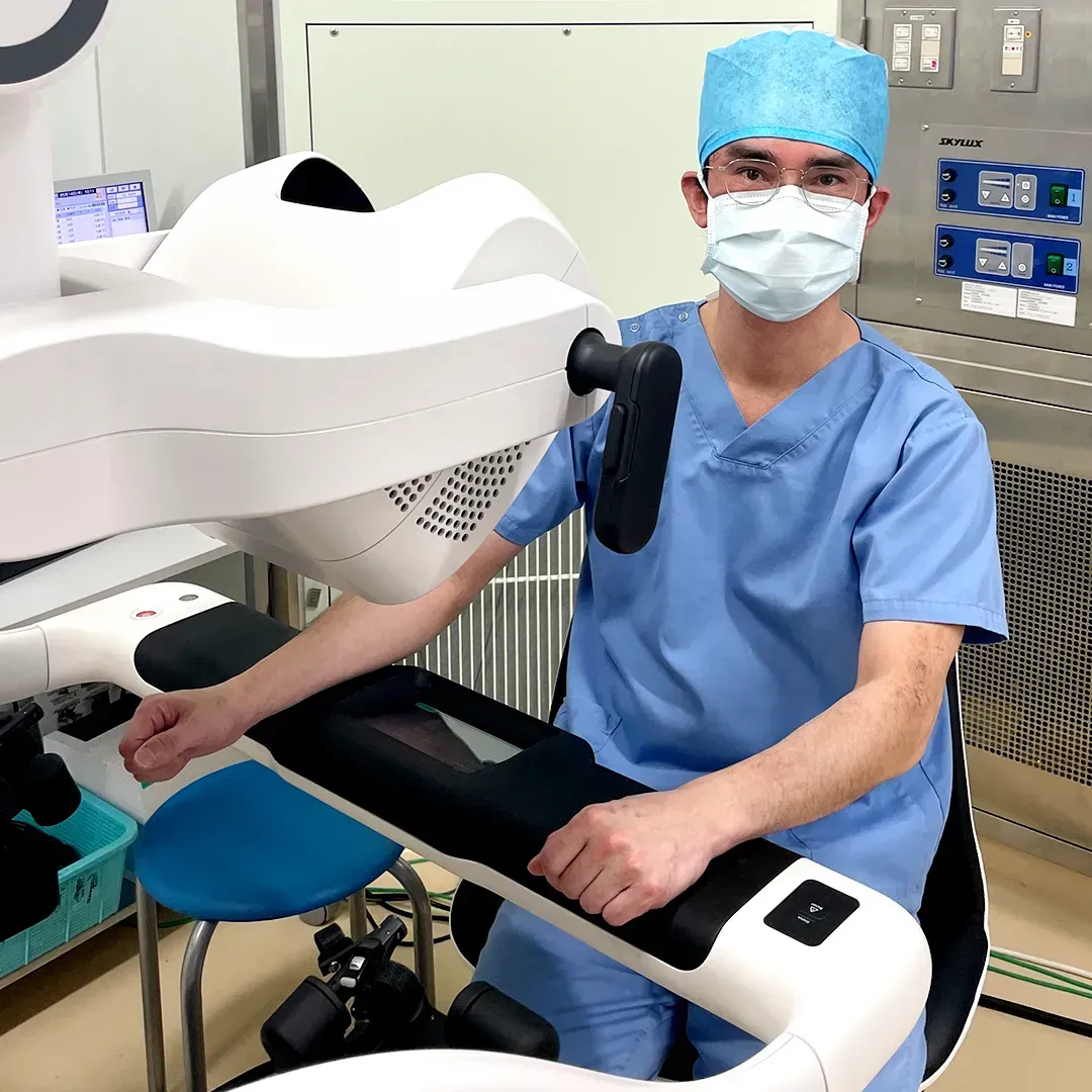 ロボット支援下左腎尿管全摘除術 (hinotoriTM, 経腹膜的アプローチ)