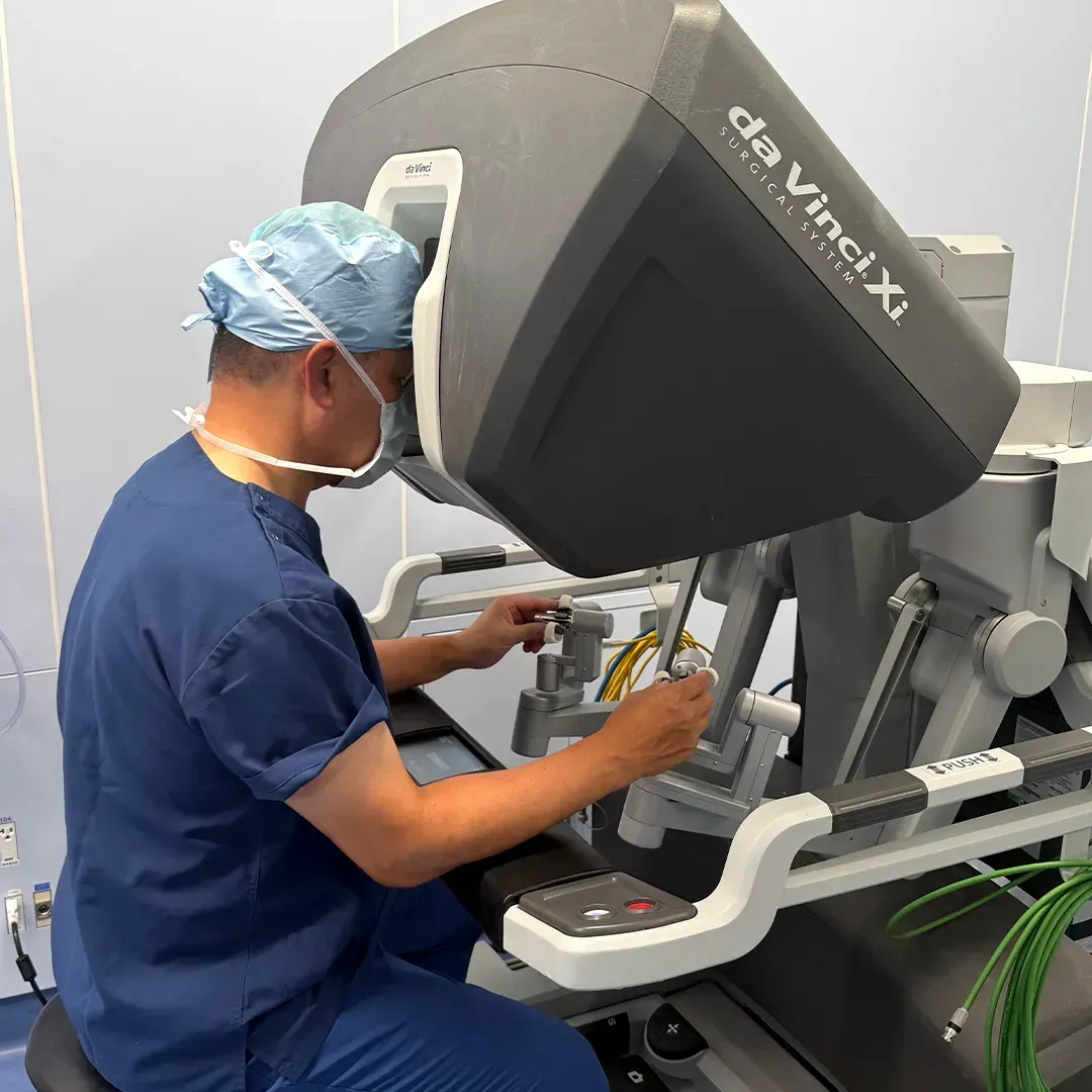 ロボット支援腹腔鏡下右尿管-膀胱新吻合術